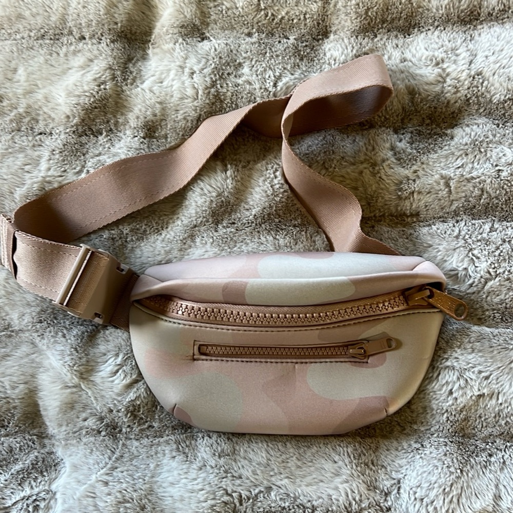 Machine washable belt bag